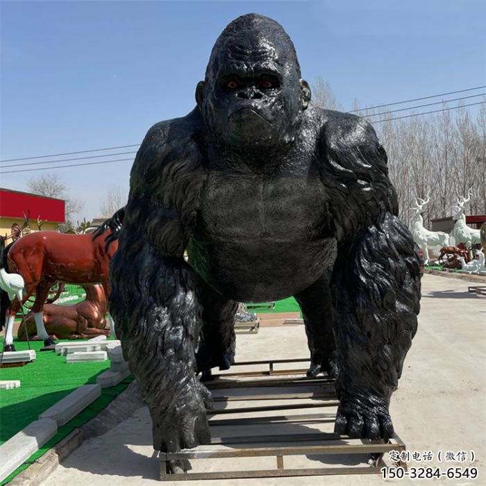 操场猩猩雕塑，公园题材，剪影工艺